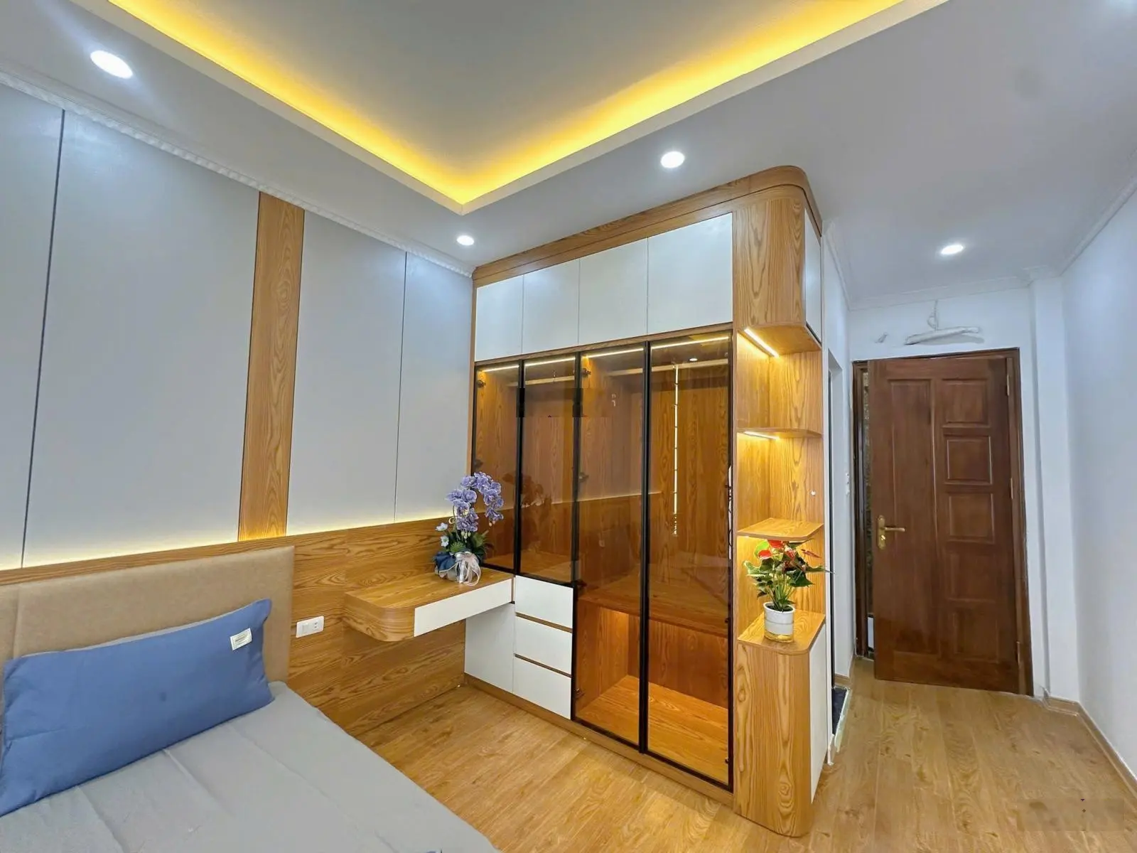 8,35 tỷ - 31m2 - 6 tầng thang máy - ngõ to đùng - full nội thất - 15m ô tô - Định Công - Hoàng Mai