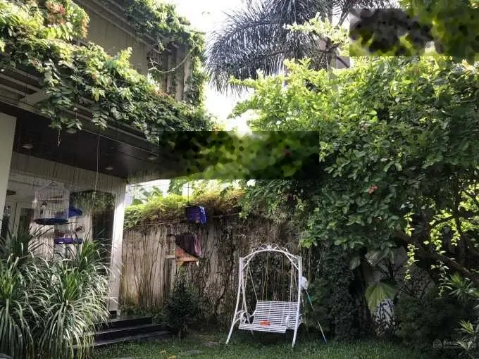 Bán biệt thự đẹp có sân vườn khu DC Làng Đại Học ABC, Phước Kiển. DT: 10x25m, 3 lầu, giá: 23.99 tỷ