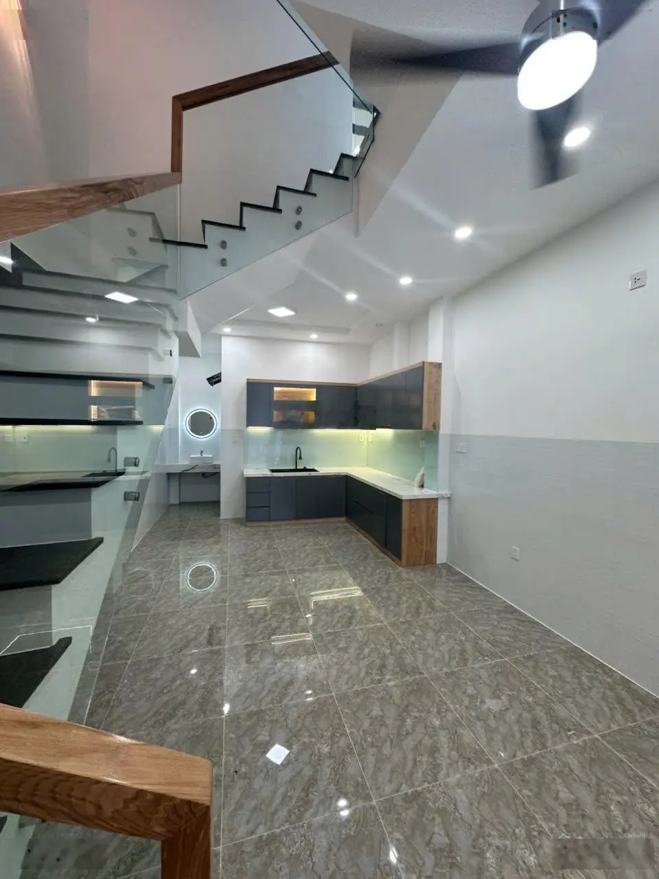 Nhà 3 tầng giá rẻ cho gia đình trẻ ngay trung tâm TP Nha Trang LH 0914456400