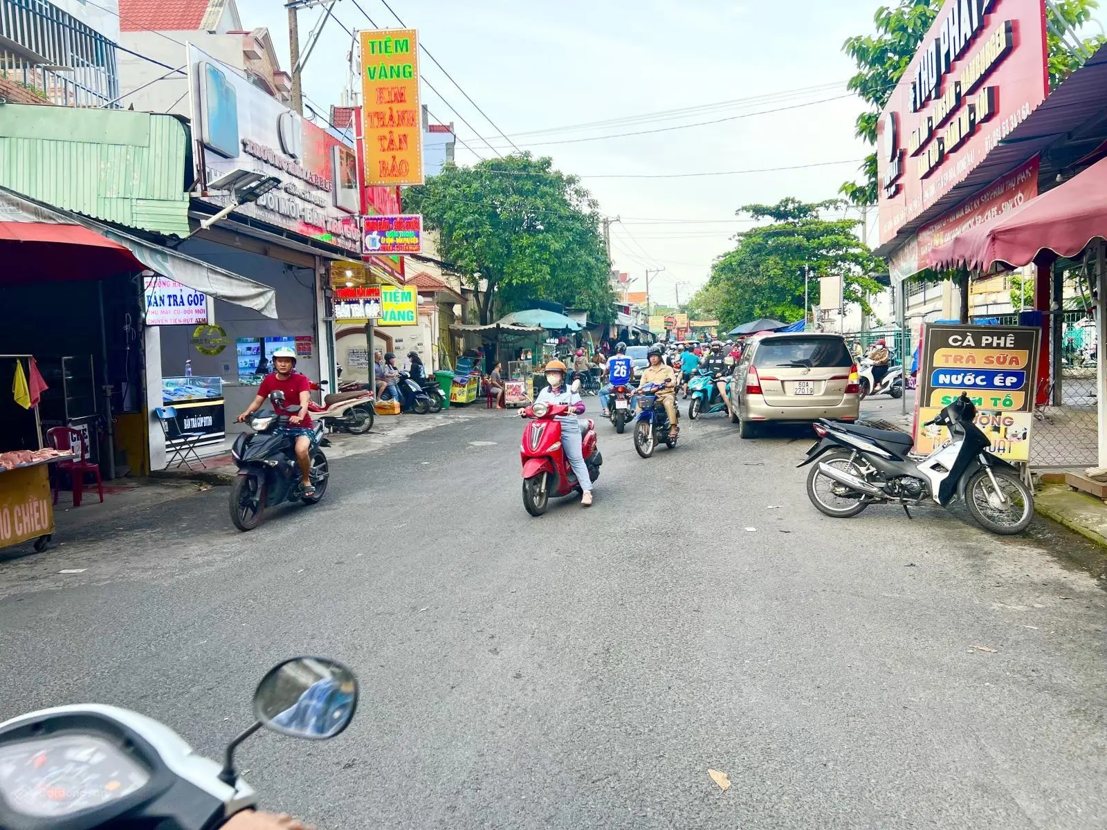 Cần bán nhà 1 trệt 3 lầu, mặt tiền đường Hoàng Tam Kỳ