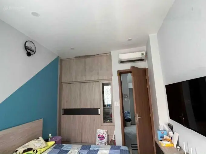 Bán nhà riêng tại đường Phạm Văn Hai, 64m2, ngay Tân Bình. Sổ hồng riêng. Dân cư đông