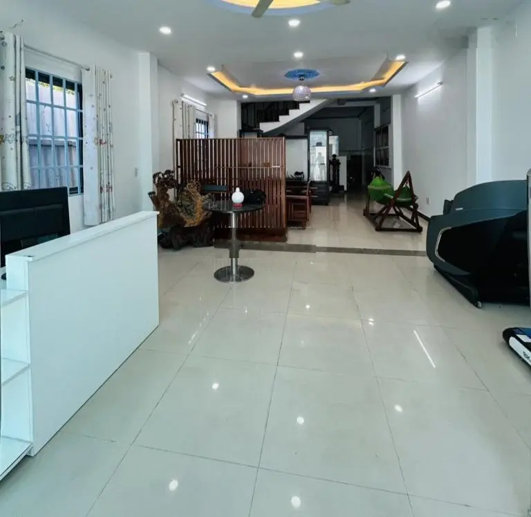 Bán nhà gần mặt tiền lê văn lương vị trí đẹp, kinh doanh đa ngành nghề , ngang 6m, giá 5 tỷ xíu.