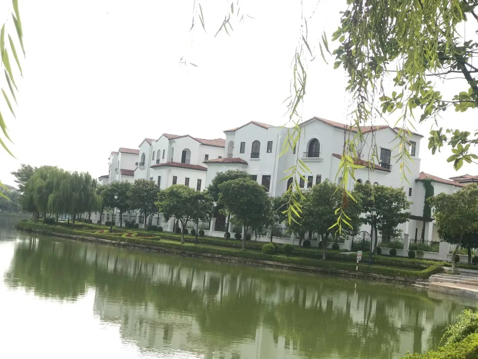 Bán lô biệt thự 500m2 đối diện công viên (sổ đỏ) Khép kín