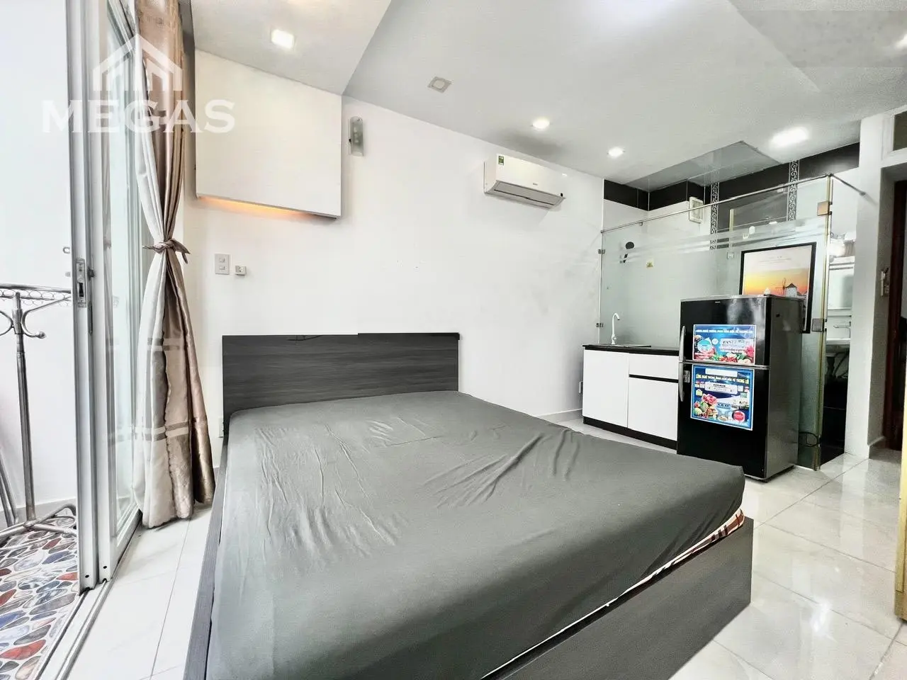 Chính chủ bán nhà 4 tầng 8 phòng Q3,đ. Trần Văn Đang, Tp.HHCM, hẻm 6m, cách Hoàng Sa khoảng 25m