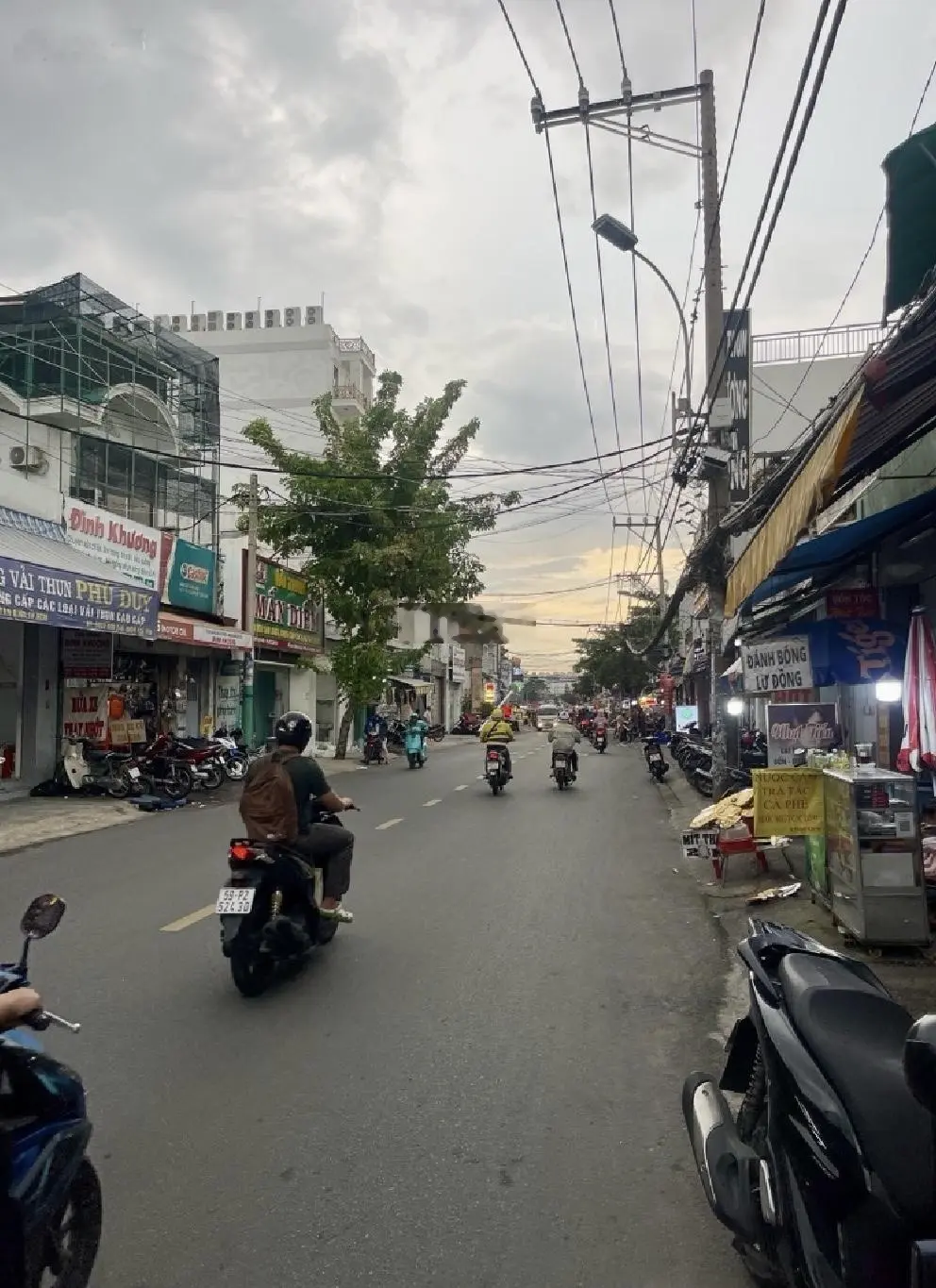 Hồng lạc 62m2 - 4,6 x 16 - khu vưc kinh doanh sâm uất - 8,2tỷ