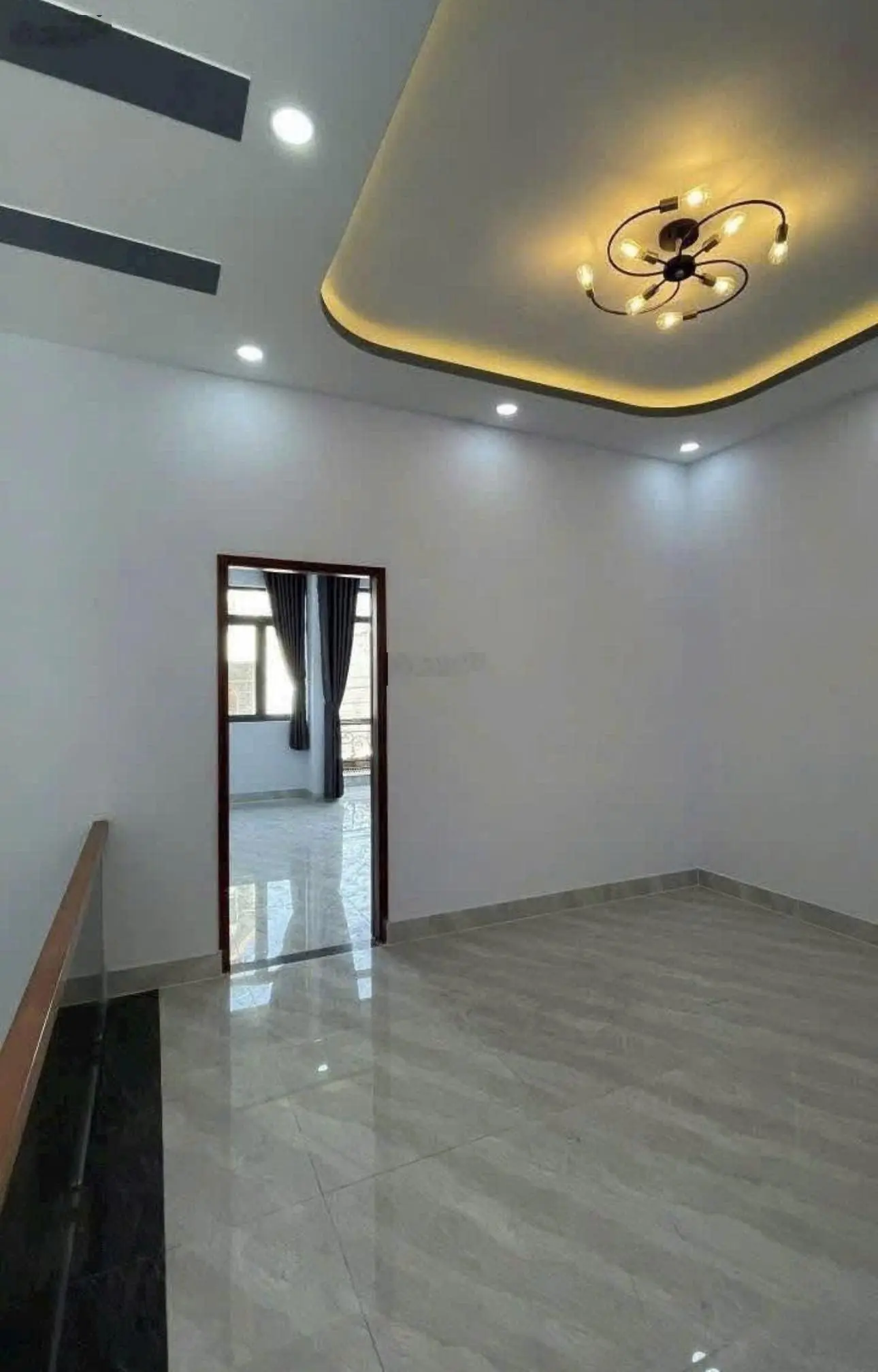 Bán nhà ngộp giá mềm chỉ 3.95 TỶ, 1 trệt 2 lầu, 4 phòng ngủ, 3wc, Sổ riêng ngay MT Lê Văn Thịnh, Q2