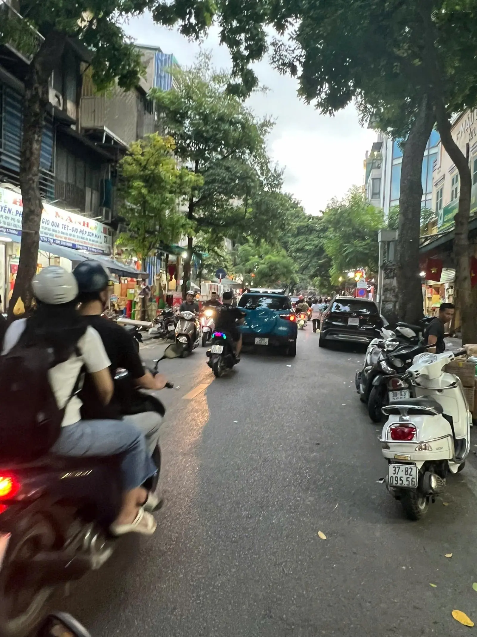 Bán nhà mặt phố Hàng Chiếu 160m2, nhà cấp 4, sổ đỏ vuông đẹp, 60 tỷ