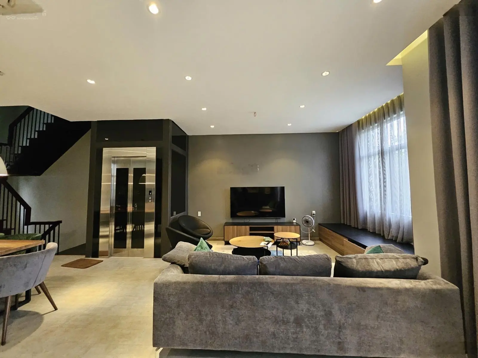Bán căn liền kề 87,5m2 đã hoàn thiện full nội thất vị trí view công viên lh 0902 909 *** e vân anh