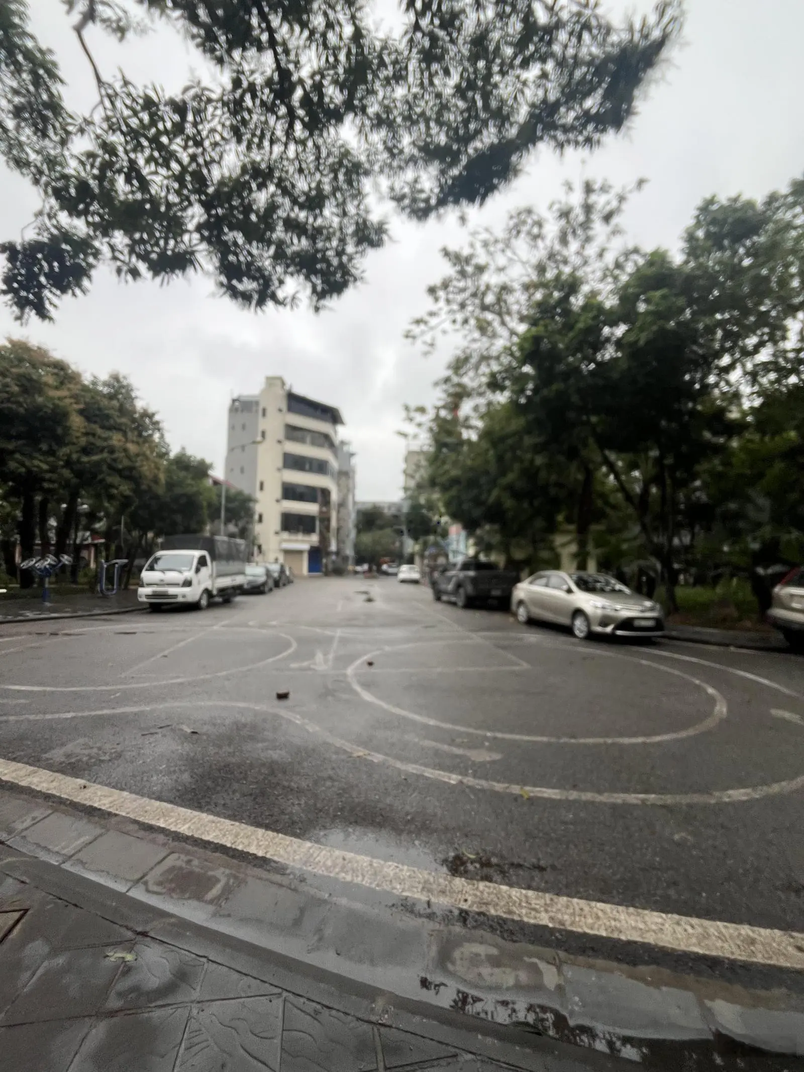 Bán nhà phân lô Nguyễn Văn Linh cạnh Aeon Mall Vĩnh Tuy ô tô tránh ở sướng, nhà đẹp như mới