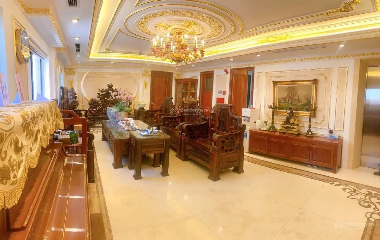 Bán gấp MP Xuân Diệu mặt Hồ Tây, kinh doanh bất chấp, DT 50m2, MT 5.5m, giá đầu tư
