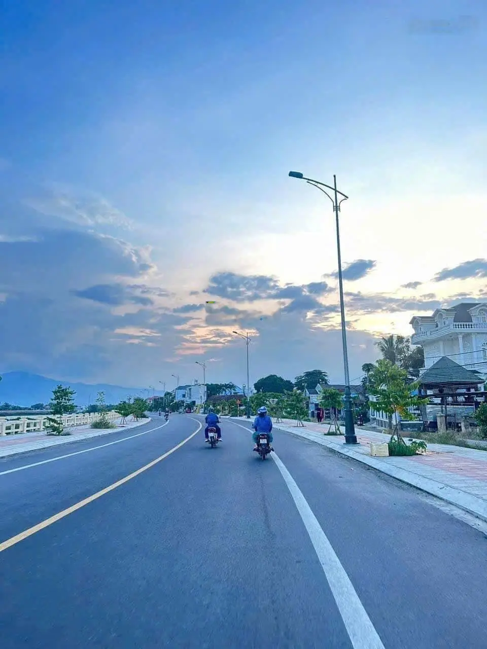 Đất mặt tiền bờ kè Trần Phú, Diên Khánh, Nha Trang DT 100m2 full thổ ngang 5m nở hậu 6m, đường 24m