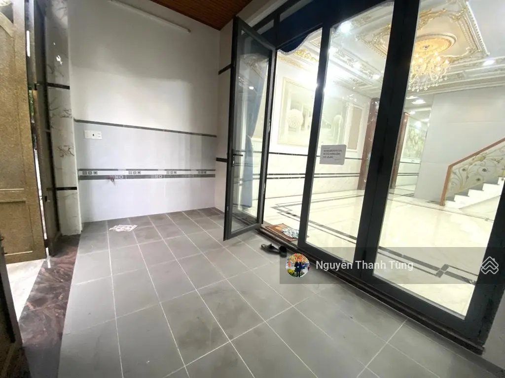 Bán nhà Mặt tiền đường 12m Tân Thới Hiệp Quận 12 - 5 Tầng, 100m2, ngang 5m hiếm, trang bị thang máy