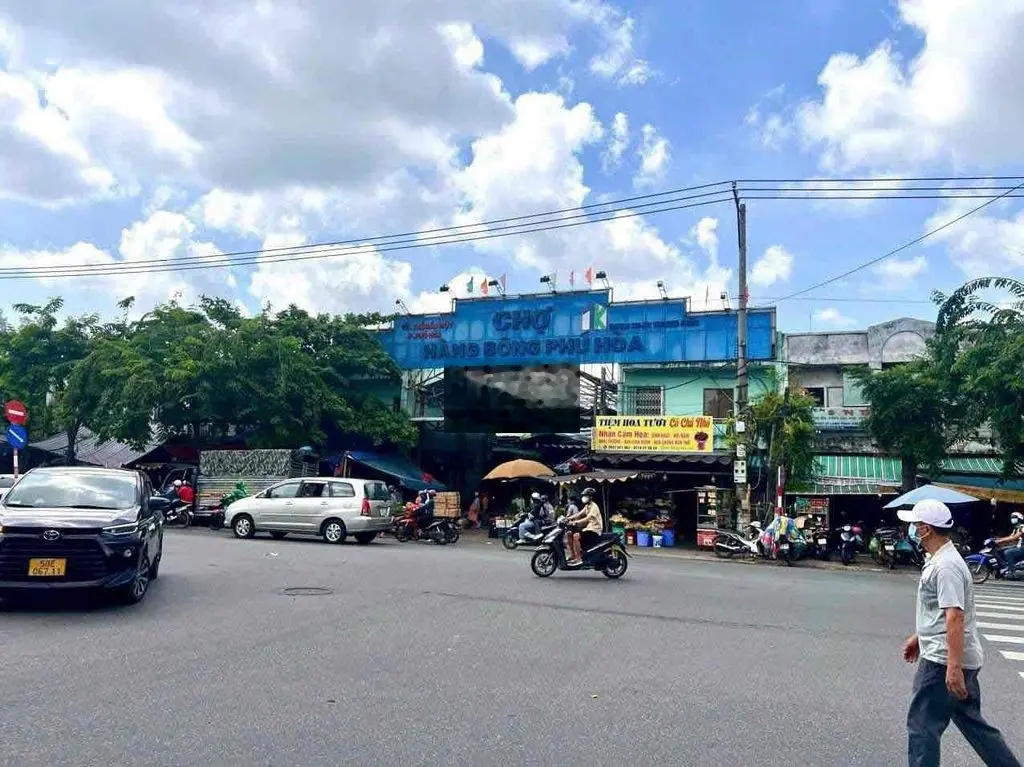 Cần bán căn nhà ngang 6m đường ô tô ngay gần chợ hàng bông phú lợi tdm