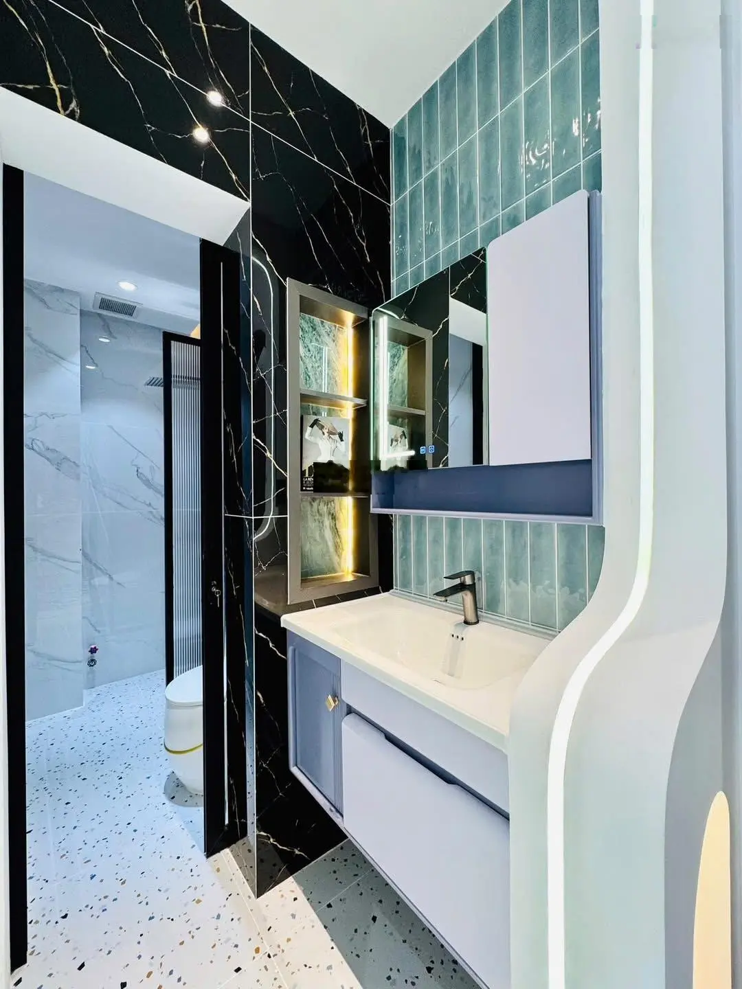 Bán nhà Ngô Tất Tố P19 Bình Thạnh gần THCS Phú Mỹ, giá 3tỷ840 DT 72m2, còn HĐ thuê 20tr/th