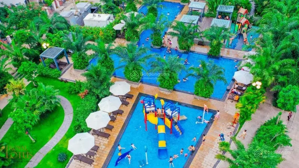 Bán căn góc Royal Lotus, 122 m2, full nội thất, sổ đỏ, gần bãi tắm, giá 13,X tỷ. Lh 0965 868 ***