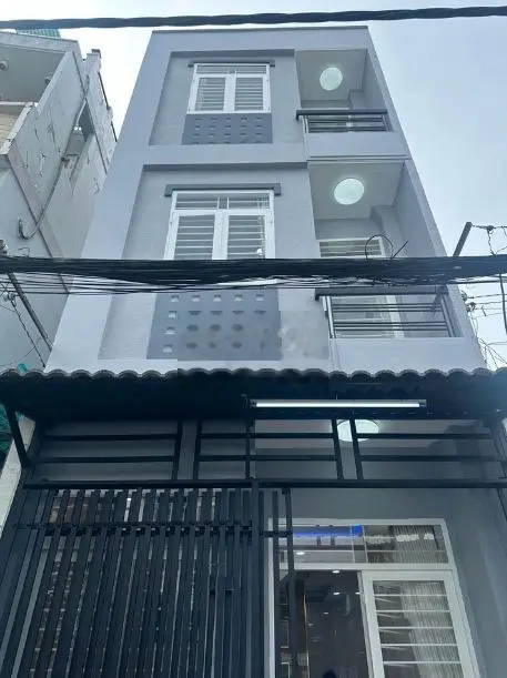 Nhà đẹp 30m2, mặt tiền rộng 5m, 2 lầu, 4 phòng ngủ, giá hấp dẫn
