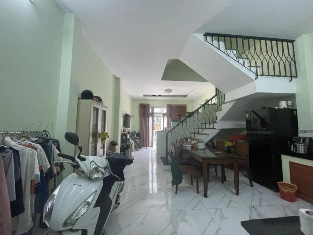 Cần bán nhà HXH tránh, đường Nguyễn Duy Trinh, ngay chợ Long Trường, 65m2, 3 tầng, chỉ 3.7 tỷ