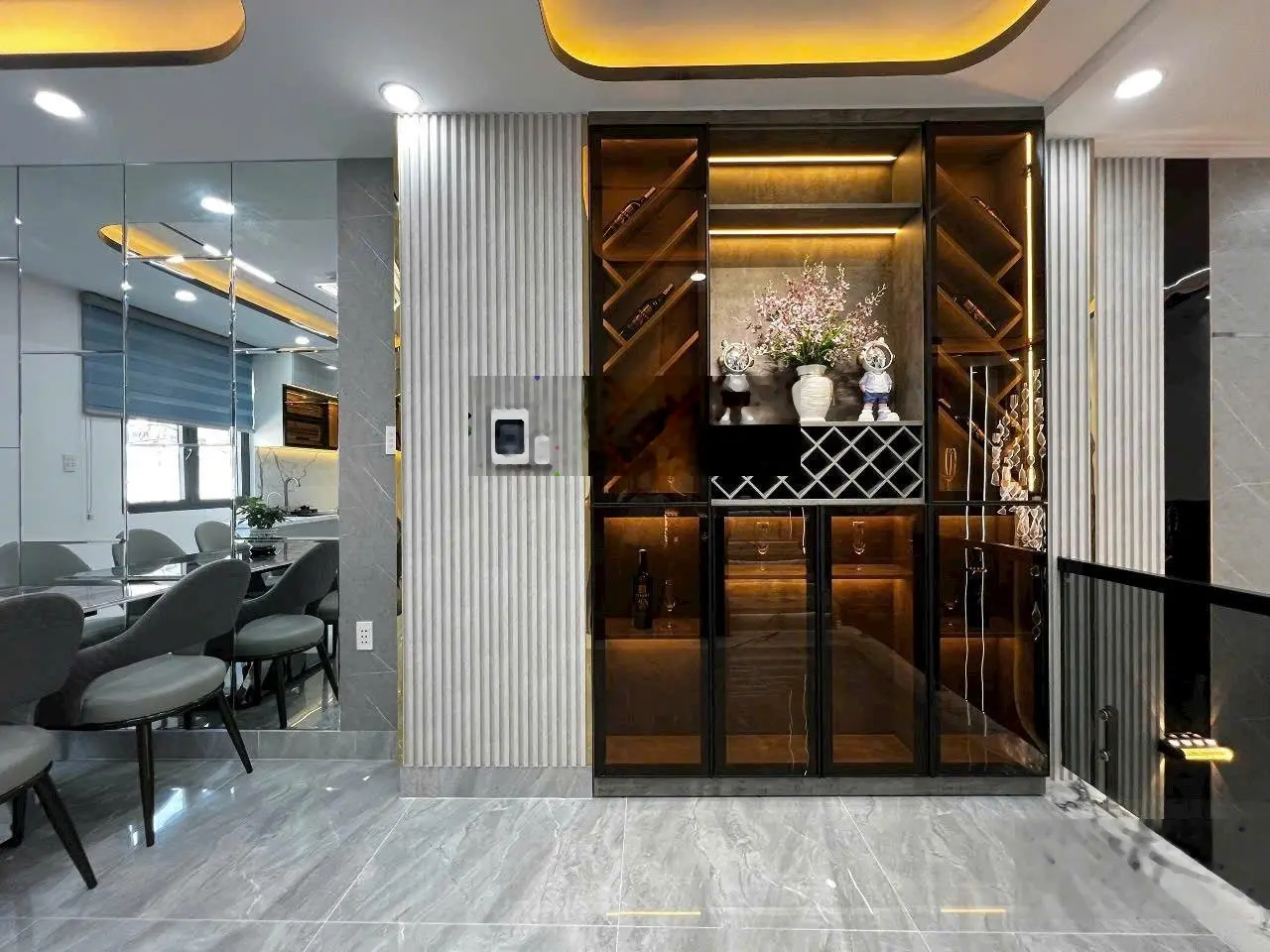 Nhà mới xây thiết kế hiện đại xe hơi ngủ trong nhà đường Huỳnh Tấn Phát - TT Nhà Bè
