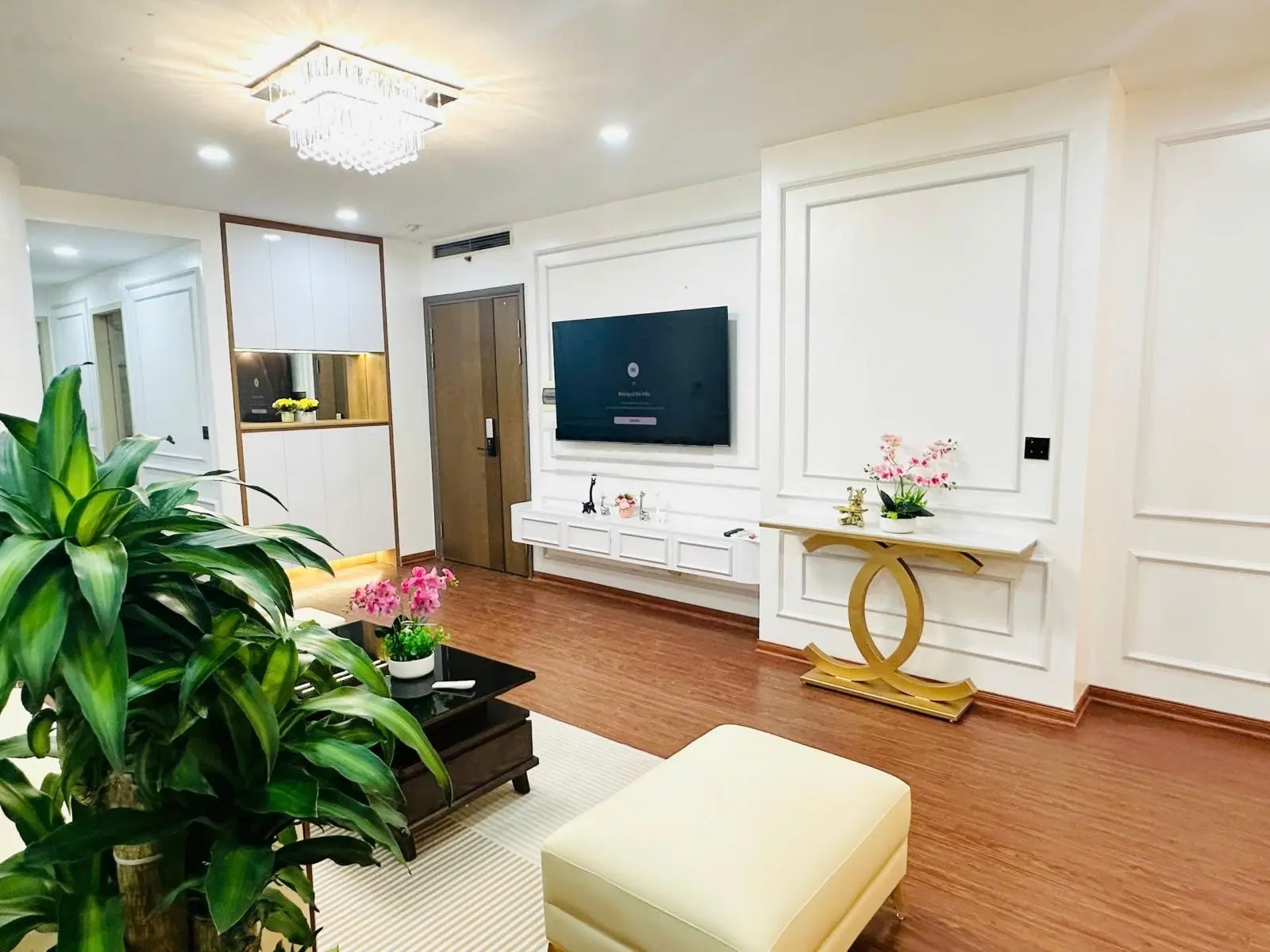 Bán gấp căn hộ 110m2, giá 8,7 tỷ, chung cư Royal City, 2PN 2WC
