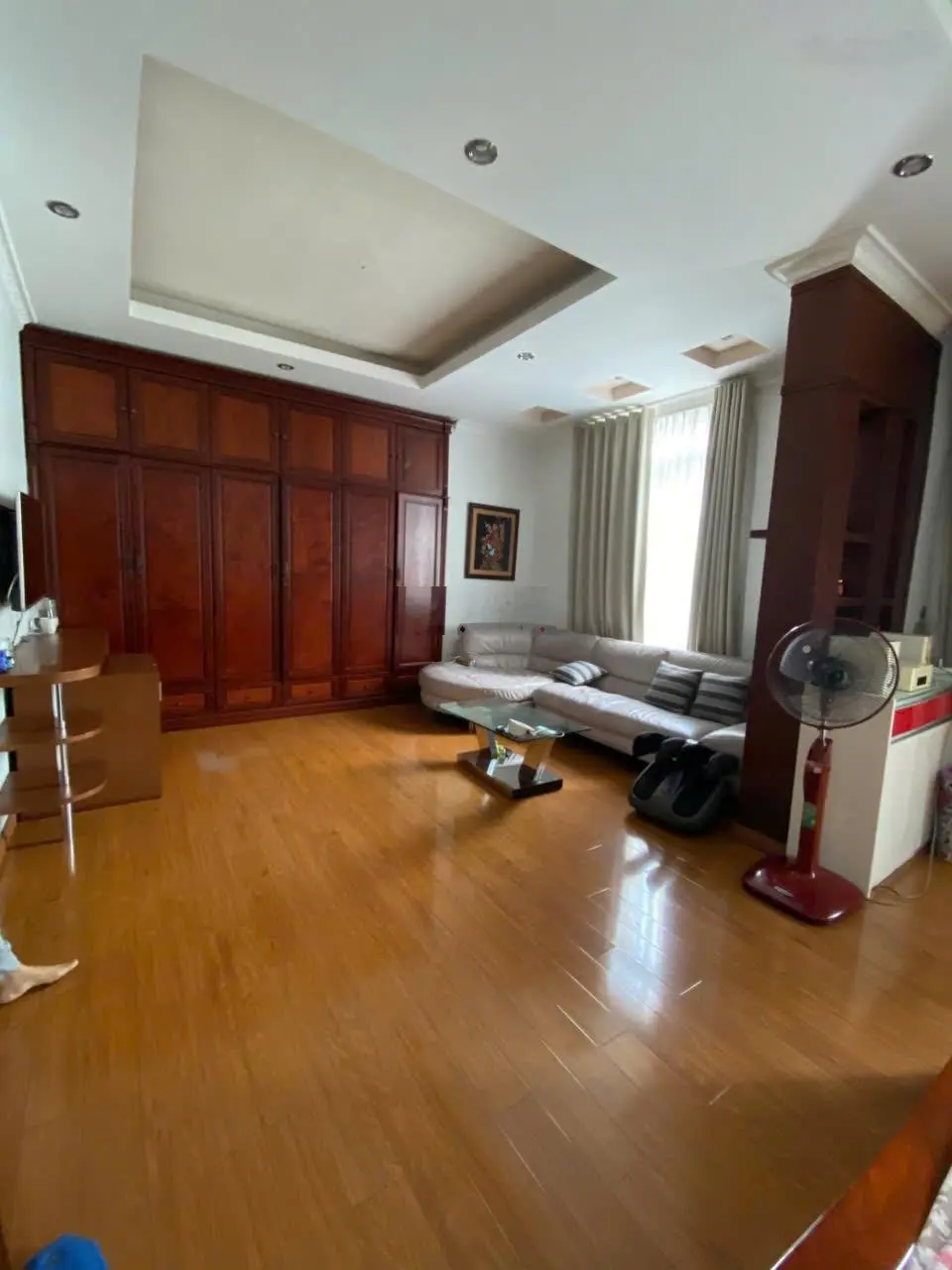 Quận 11, nhà mặt tiền đường Cư Xá Lữ Gia, diện tích lớn, có sẵn thang máy, có gara xe hơi riêng