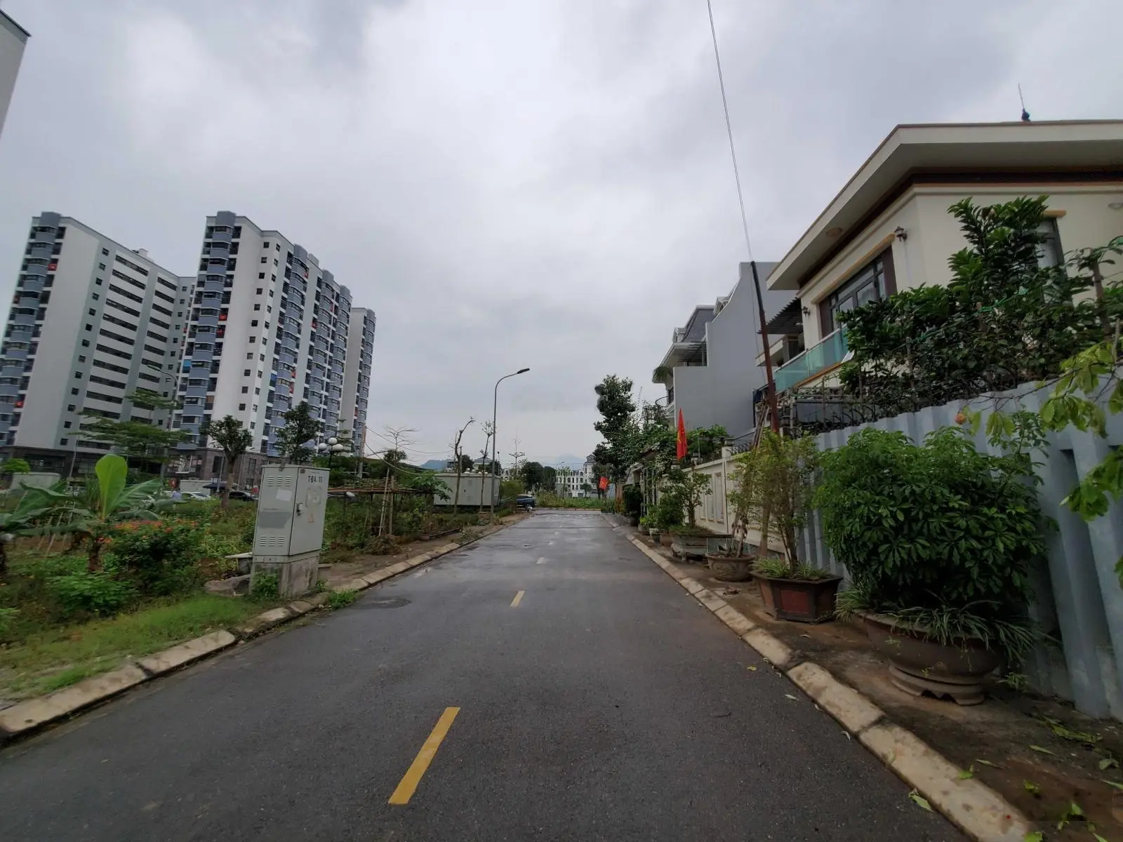 Bán đất phân lô 3 mặt tiền KĐT Bắc Trần Hưng Đạo, TP BH. 261m2, mặt tiền 20m, chân 3 tòa chung cư