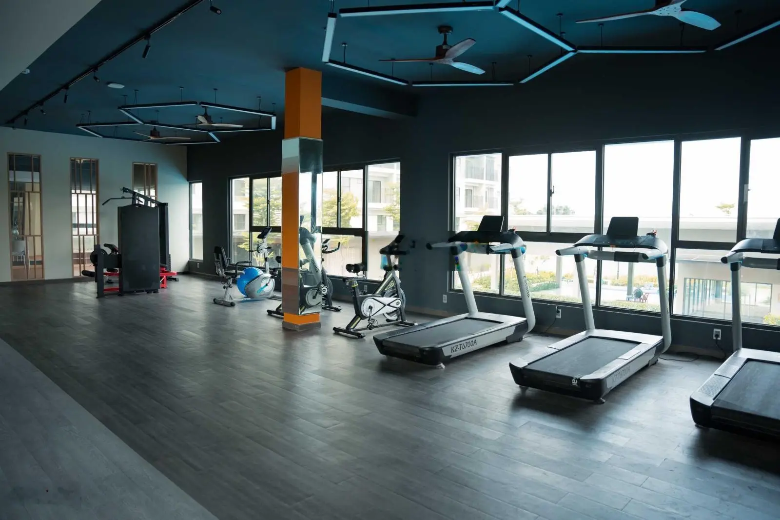 Cần bán căn hộ Ehome Southgate nhà mới 51m2 hướng đông nam giá chỉ 1,1 tỷ. LH: 0906 499 ***