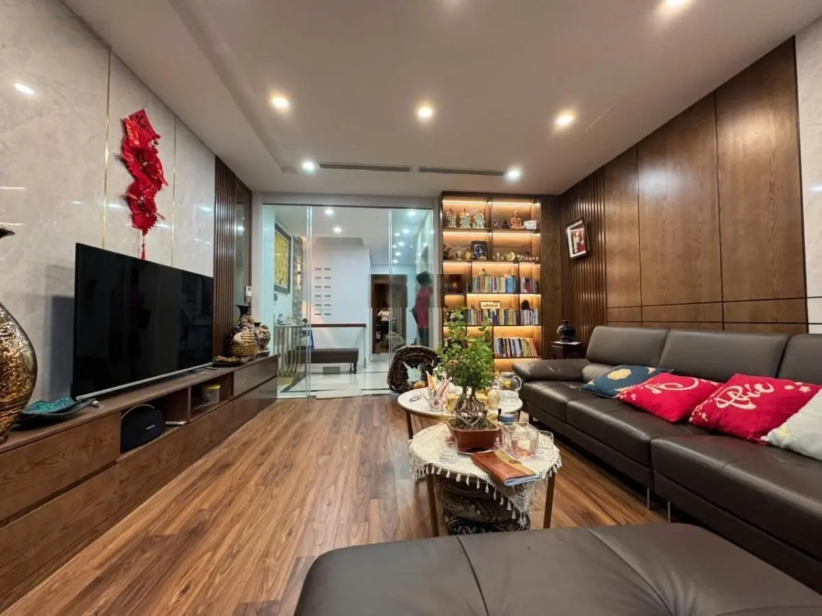 Bán nhà phố kim đồng - 8 tầng mới xây - thang máy - sổ đỏ - xung quang tiện ích ko thiếu gì