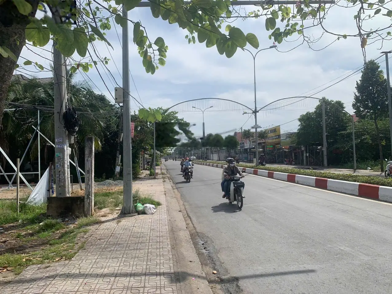 Bán gấp nhà Mặt tiền 591m2 thổ cư, ngay Ngã Tư Gia Bảo lớn nhất Cần Giuộc, Giá rẻ bất ngờ