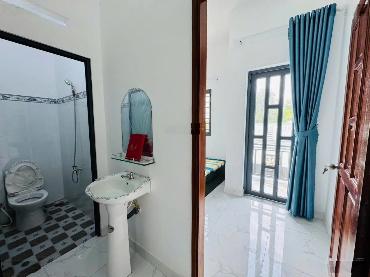 Gia đình em về quê sinh sống cần bán căn nhà 3 phòng ngủ như hình giá: 820tr