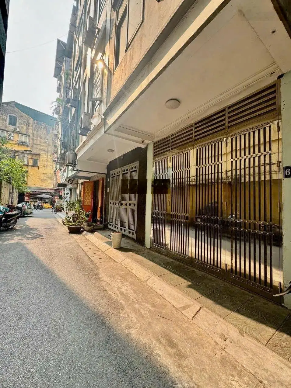 Bán nhà 5 tầng phố Trần Quốc Hoàn, Phân lô 2 mặt ngõ Ô tô, 13tỷ8