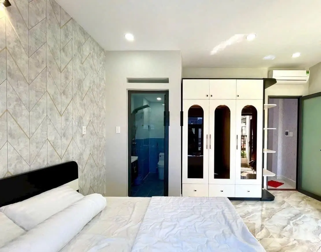 Bán gấp căn nhà mt huỳnh tấn phát, quận 7, giá 6 tỷ 7,dt 70m2, sổ sẵn.