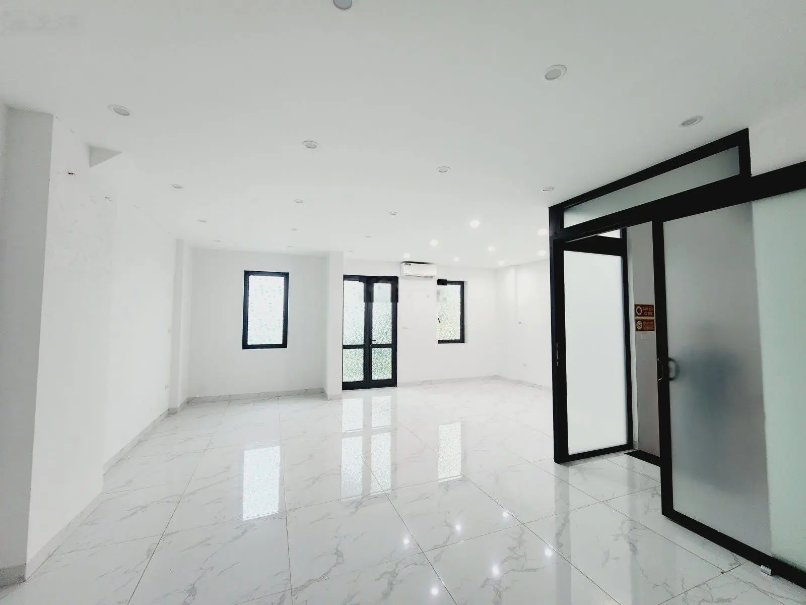BÁN NHÀ LIỀN KỀ KIẾN HƯNG LUXURY! Căn góc 70m2 x 5 tầng mặt tiền rộng, chỉ 1 căn duy nhất!