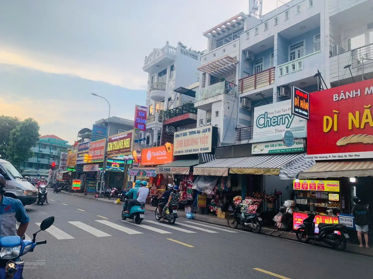 5 x 26m, bán nhà 4 tầng MT Út Tịch - P. 4 (giá 29 tỷ)