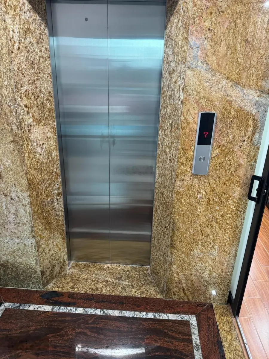 bán nhà phố cầu giấy , 65m2,8 tầng ,2 thoáng , mặt tiền 5m , oto tránh , kinh doanh ,giá 25 tỷ