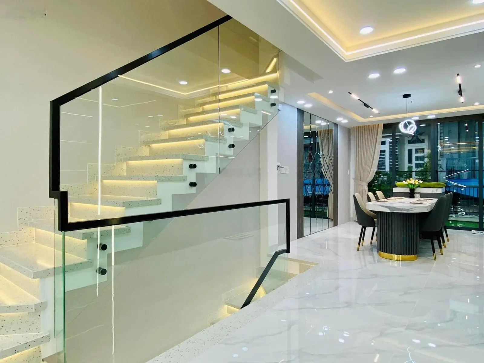 Cô 9 cần bán gấp nhà đẹp mới Võ Văn Tần-Q3. DT 53,76m2. GIÁ 3TỶ2. Hẻm 6m, 2Lầu, sổ sẵn riêng.