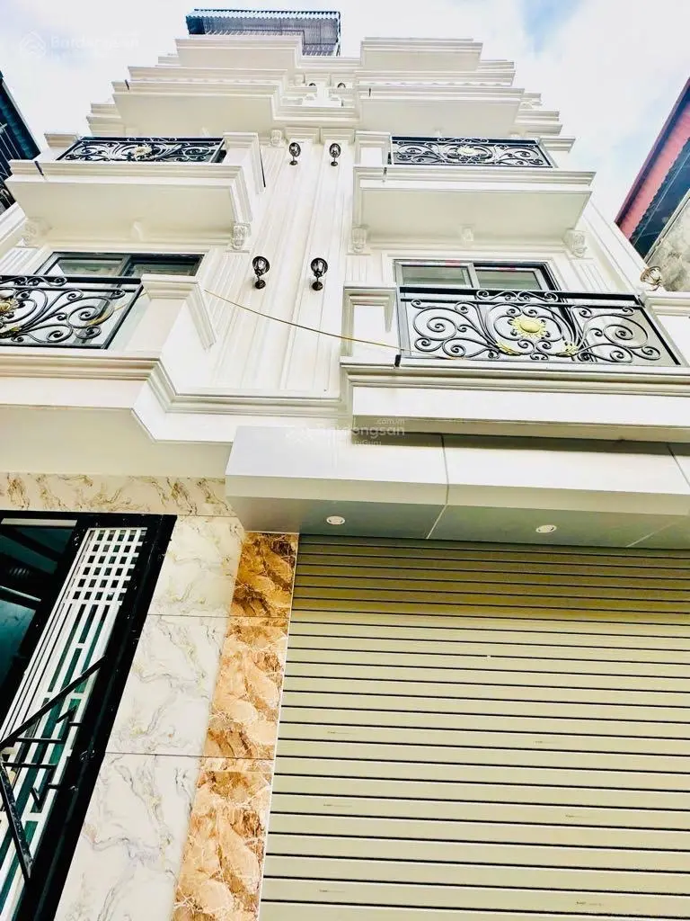 Bán nhà quận Hoàng Mai, xây mới, ô tô đỗ cổng, gần bãi gửi ô tô, 30m2x5T, nhỉnh 4 tỷ