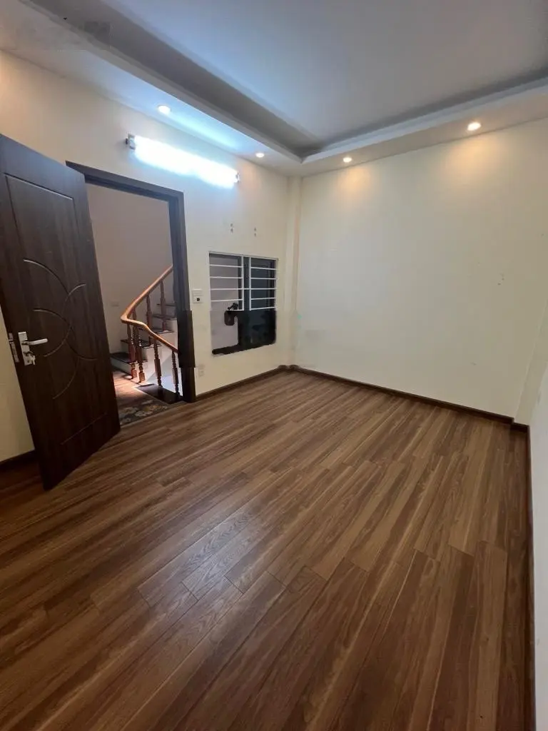 Bán nhà rẻ đẹp bát khối.gần cầu vĩnh tuy.aeon.long biên.ngõ nông đẹp gần ôtô tránh.hơn 4 tỷ ở luôn