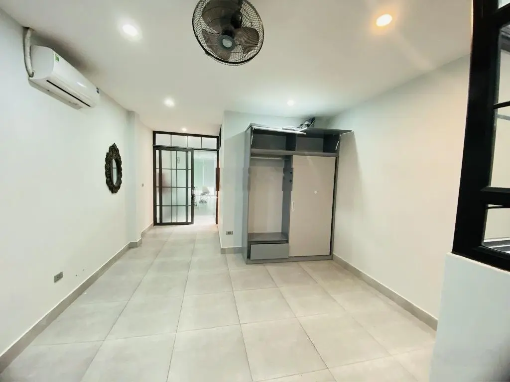 Cần bán tòa nhà 7 tầng Vũ Ngọc Phan, kd văn phòng, ccmn, thang máy, gần ô tô tránh, 68m2, 15.5 tỷ
