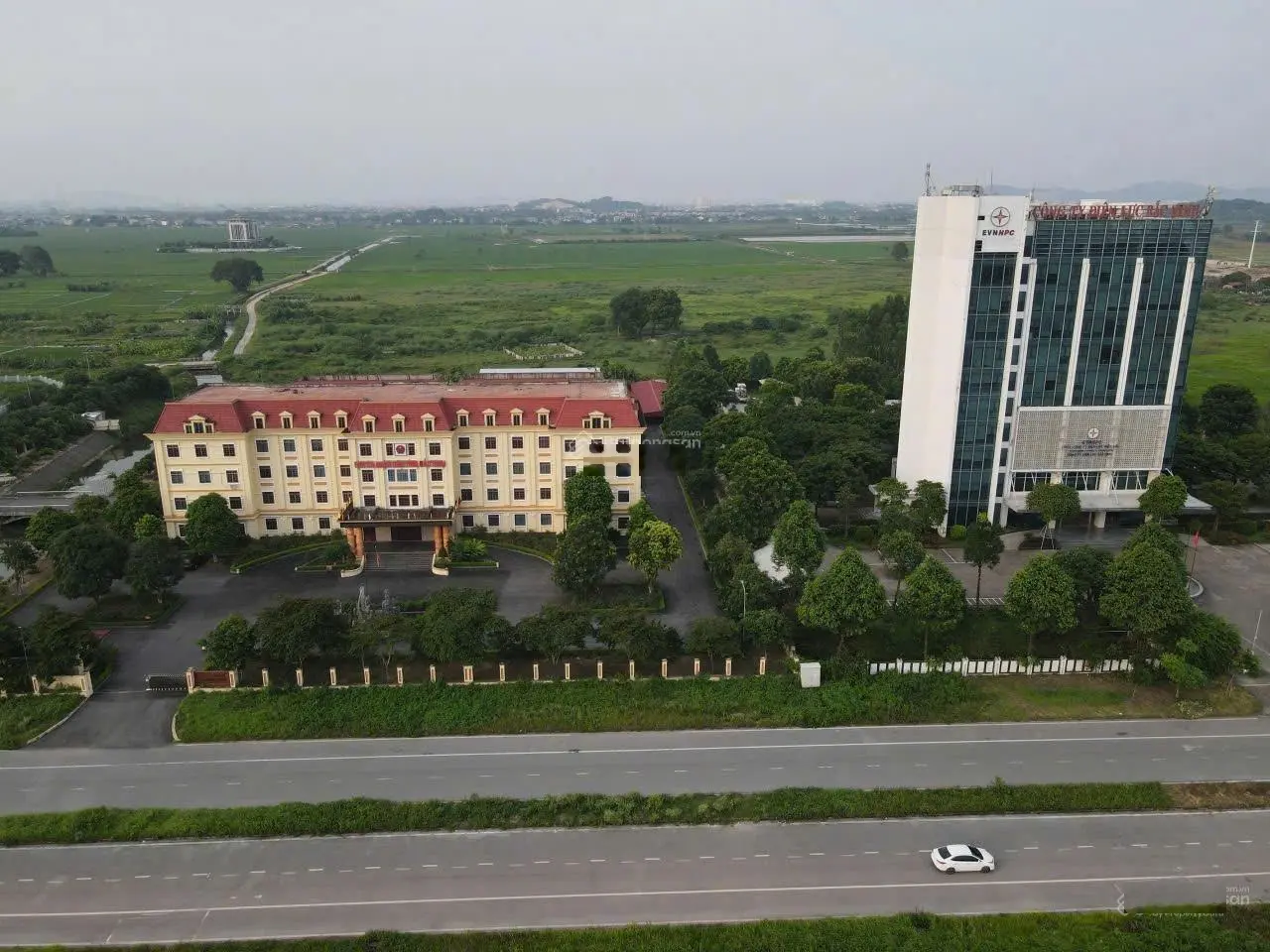 Cần bán 105 m2 đất sổ đỏ làn 2 trục đường to đối diện tòa nhà Điện Lực Tỉnh - Bắc Ninh