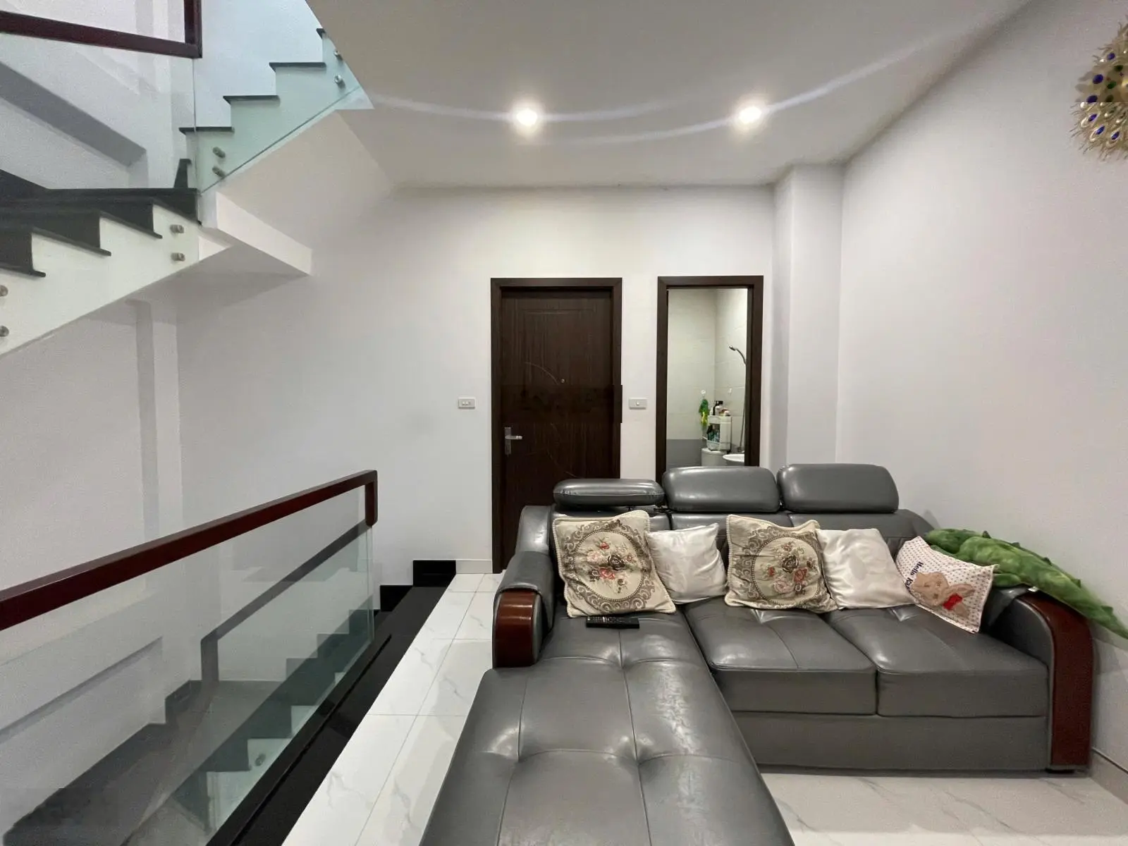 Hàng Hiếm-Bán nhà full nội thất , dọn về ở ngay, giá tốt cuối năm.