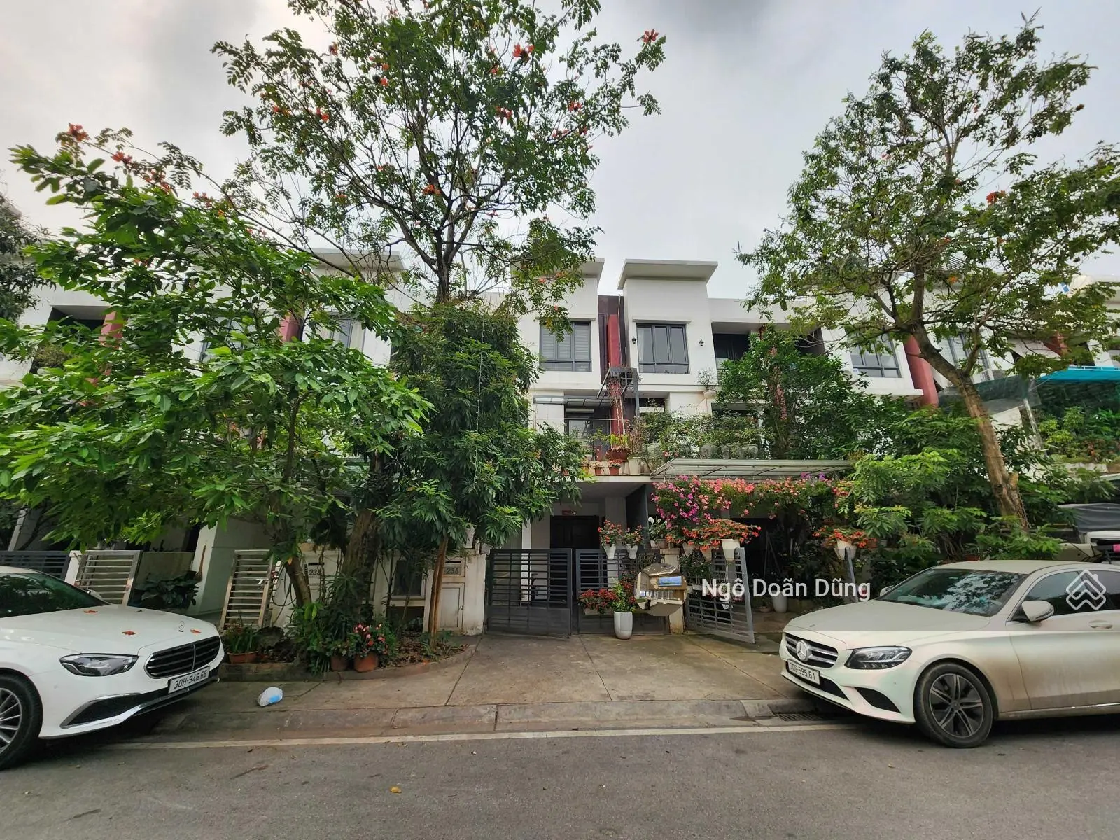 Bán liền kề Botanic Gamuda 119m2 3 tầng 85,5m2 sàn, vị trí đẹp giá tốt nhất khu 27.x tỷ: 0904 744 ***