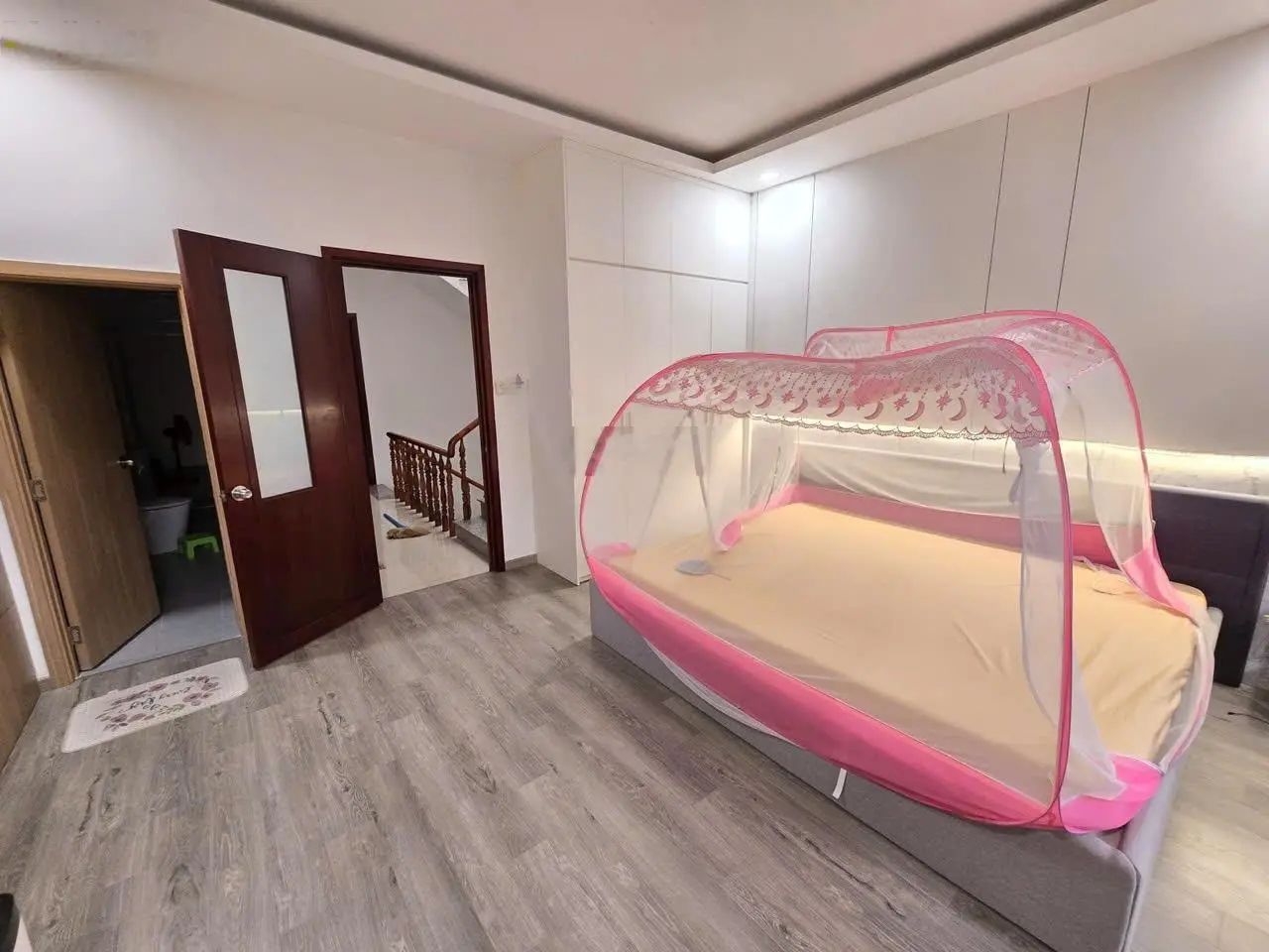 Hẻm xe tải quốc lộ 13 Hiệp Bình Phước, sát bên khu Hồng Long. 5x16m, 1 trệt 2 lầu 4PN, giá 10,3 tỷ