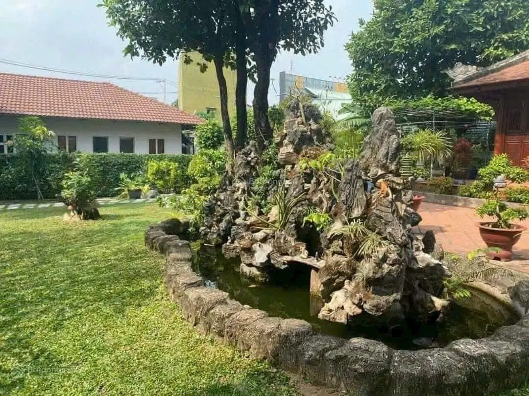 Biệt thự sân vườn 20x45m có hồ bơi ngay ngã tư Ga, Hà Huy Giáp, Thạnh Lộc, Q12