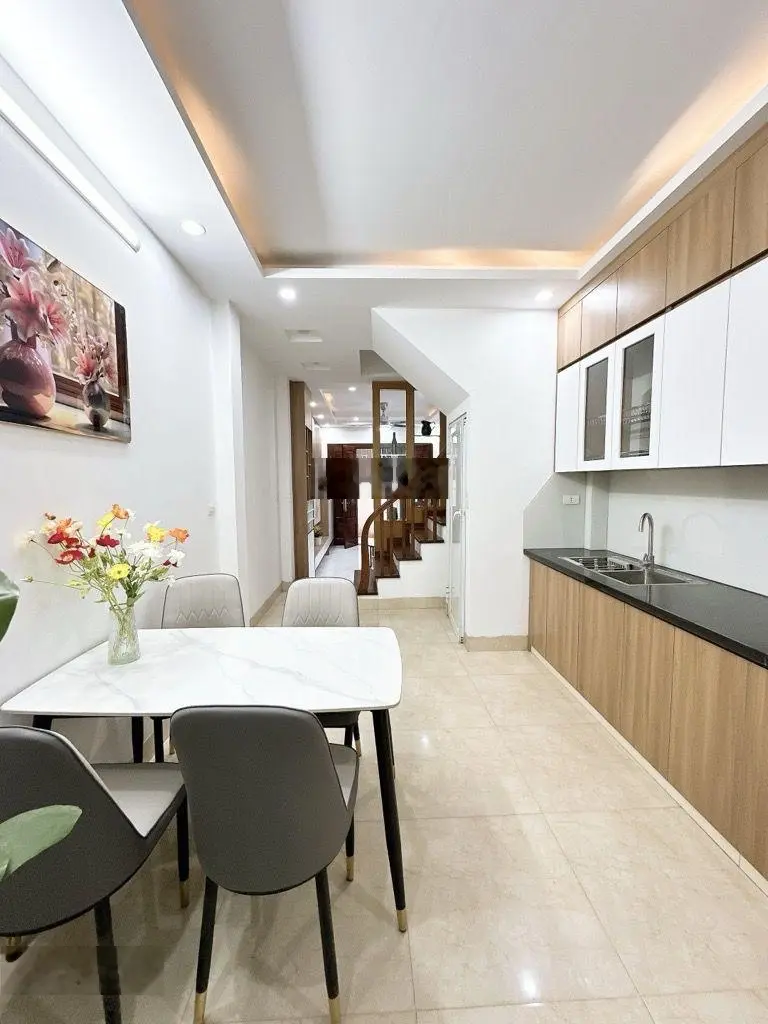 Bán nhà Âu Cơ Nhà đẹp ở luôn 36,5m2 mặt tiền 3,2m 5 tầng full nội thất 7,6 tỷ