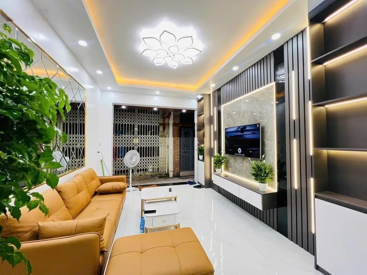 Nhanh nhà ngõ đầu phố Trương Định mới xây long lanh 40m2 MT 3,5m ba gác đua chỉ 5,8 tỷ
