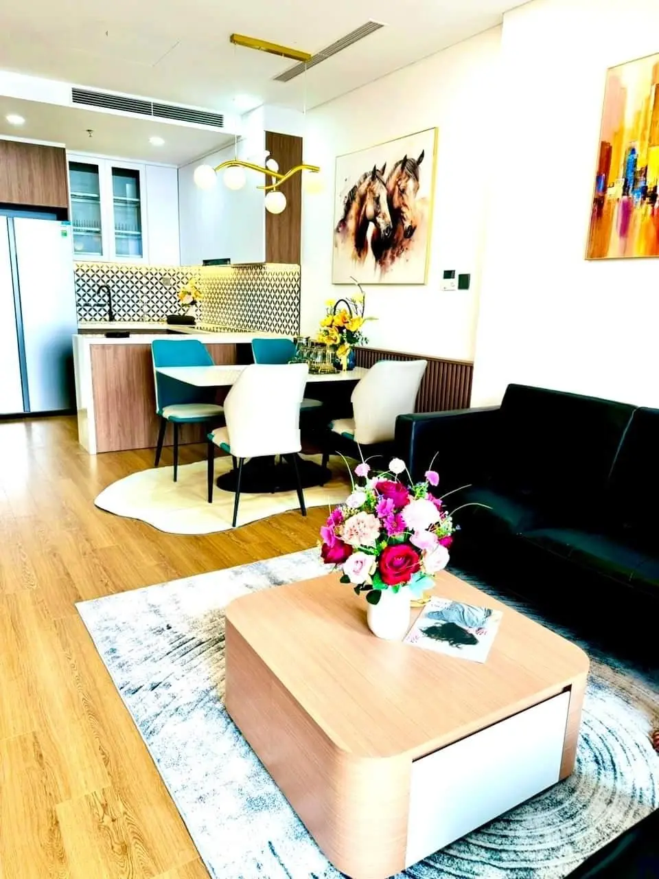 Chủ nhà gửi bán căn hộ 2 ngủ, view thoáng. Để lại toàn bộ nội thất cao cấp. ( cam kết GIÁ THẬT)