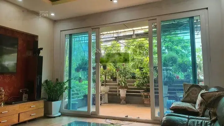 Vị trí. Đẹp kinh doanh da tiền vài phút lên phố xung quanh. Chợ trường học siêu thị vô vàn tiện lợi