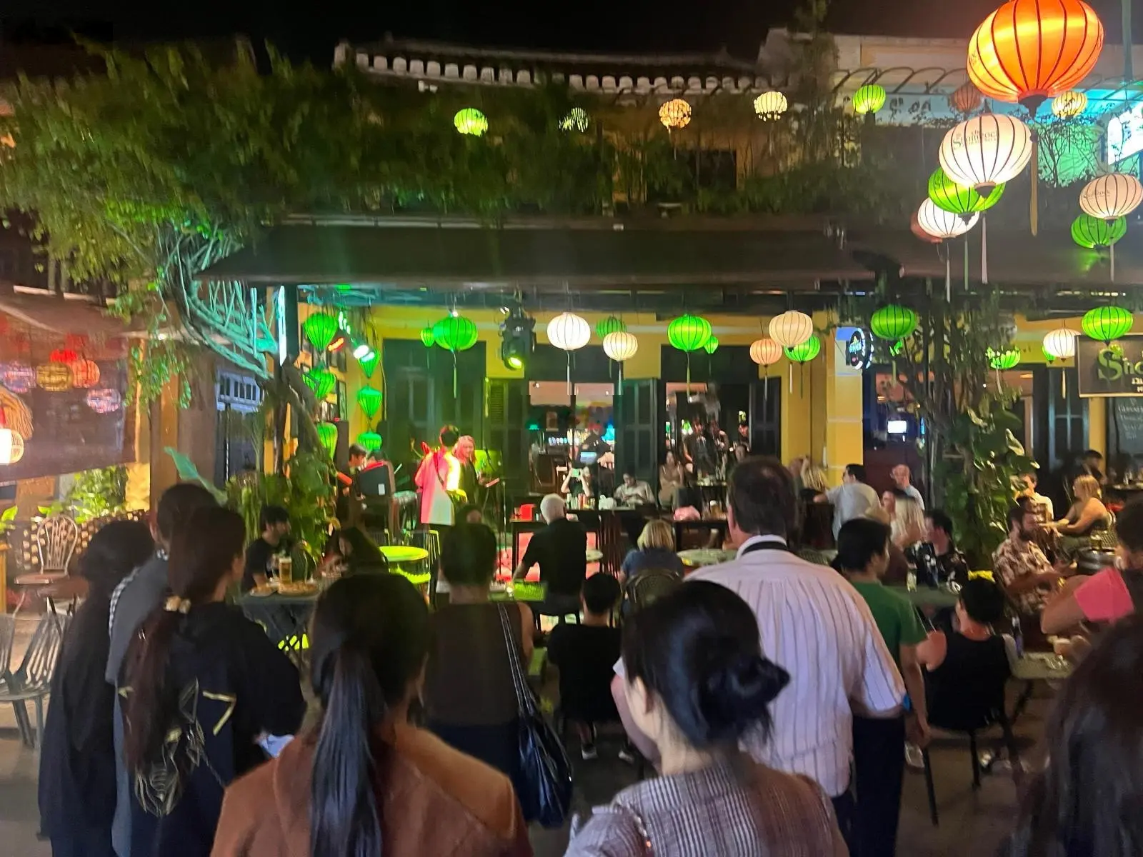 Bán nhà Nguyễn Phúc Chu 70m2 - ngang 11m - nở hậu sát bên shamrock Bar giá 23 tỷ thl