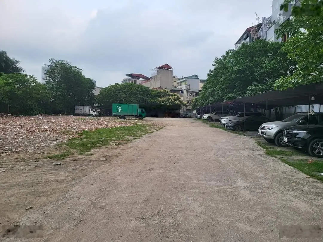 Bán đất mặt phố, lô góc Hoàng Quốc Việt diện tích 3000m2, mặt tiền 80m, giá LH 0987 818 ***