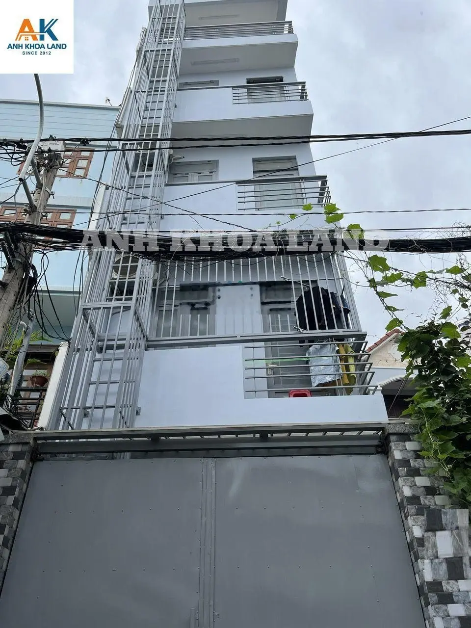 Bán nhà 5 tầng đang cho thuê căn hộ dịch vụ 32tr/th, đường thông 6m sát Phạm Văn Đồng, TP Thủ Đức
